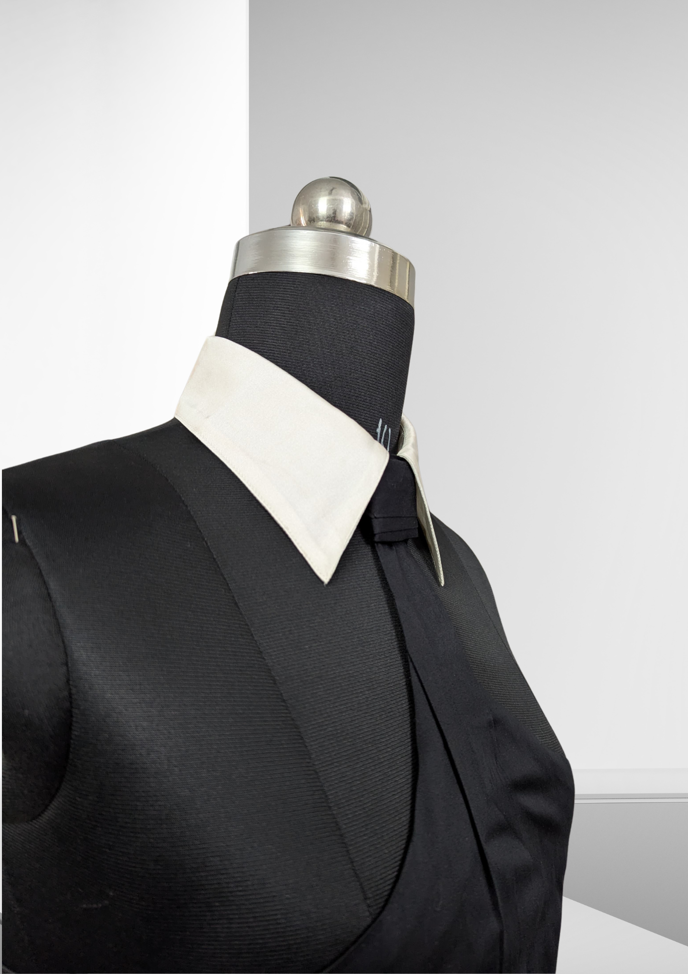 K-Drama-Inspired Chic Dress - Sleeveless Black Mini Dress with White Contrast Collar & Tie Detail – BASIC