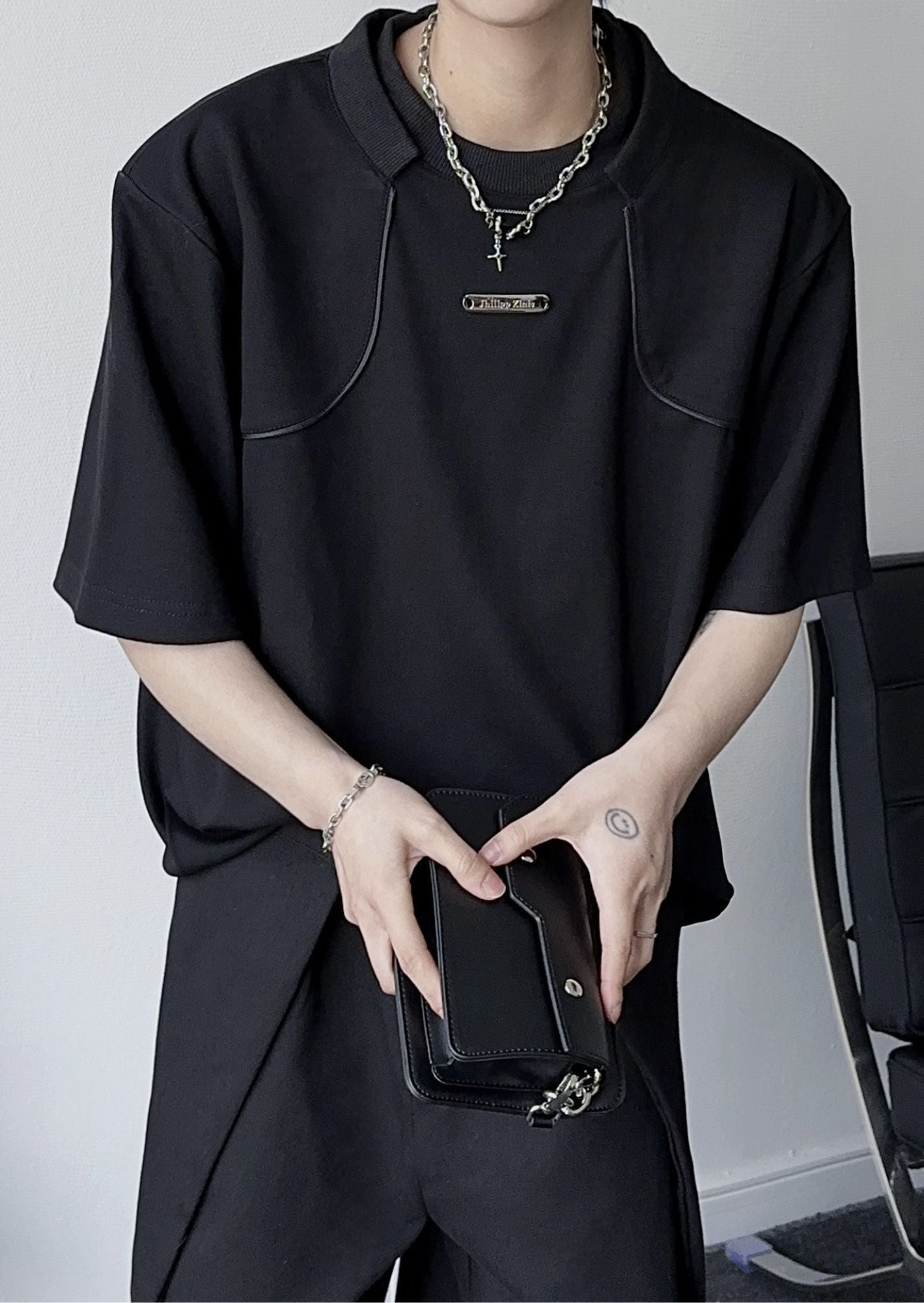 C-Drama Inspired Streetwear Elegance : Black Double Collar T-Shirt with Minimal Detailing – BASIC