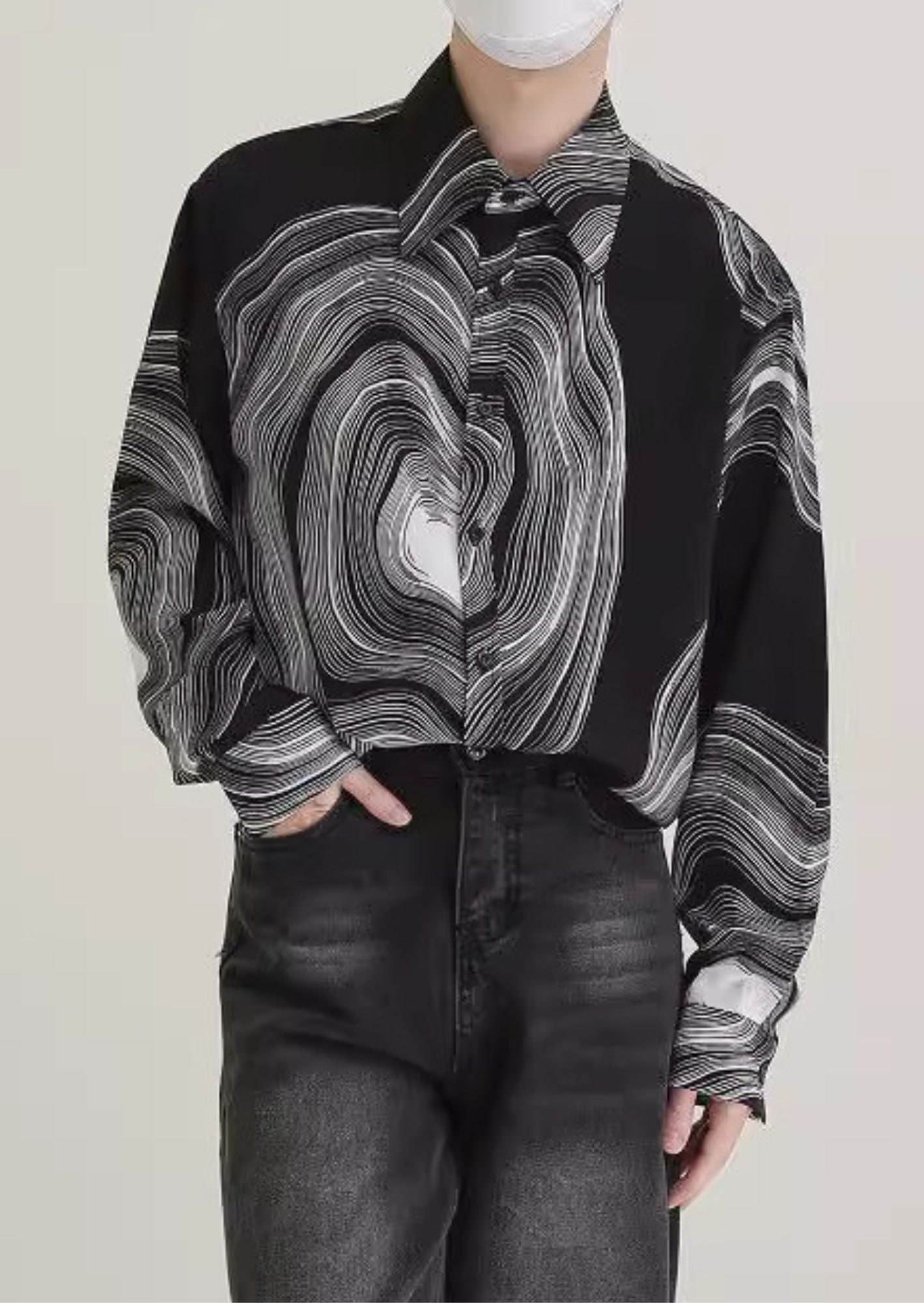 J-Drama Monochrome Mood : Black Shirt with Abstract Line Print – BASIC