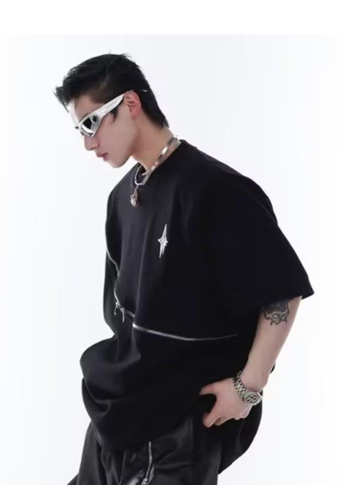 C-Drama Inspired Street Luxe Statement - Oversized Black T-Shirt with Asymmetric Zipper Detailing – BASIC