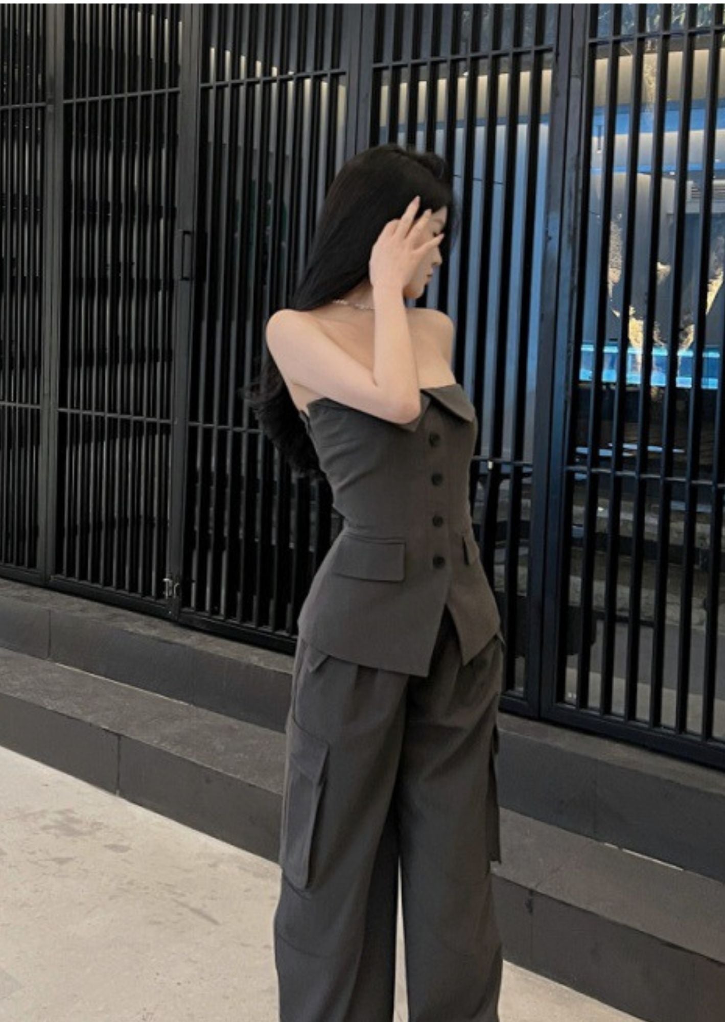 K-Drama Inspired Chic Urban Look - Elegant Button-Front Sleeveless Top with Folded Collar Detail – BASIC