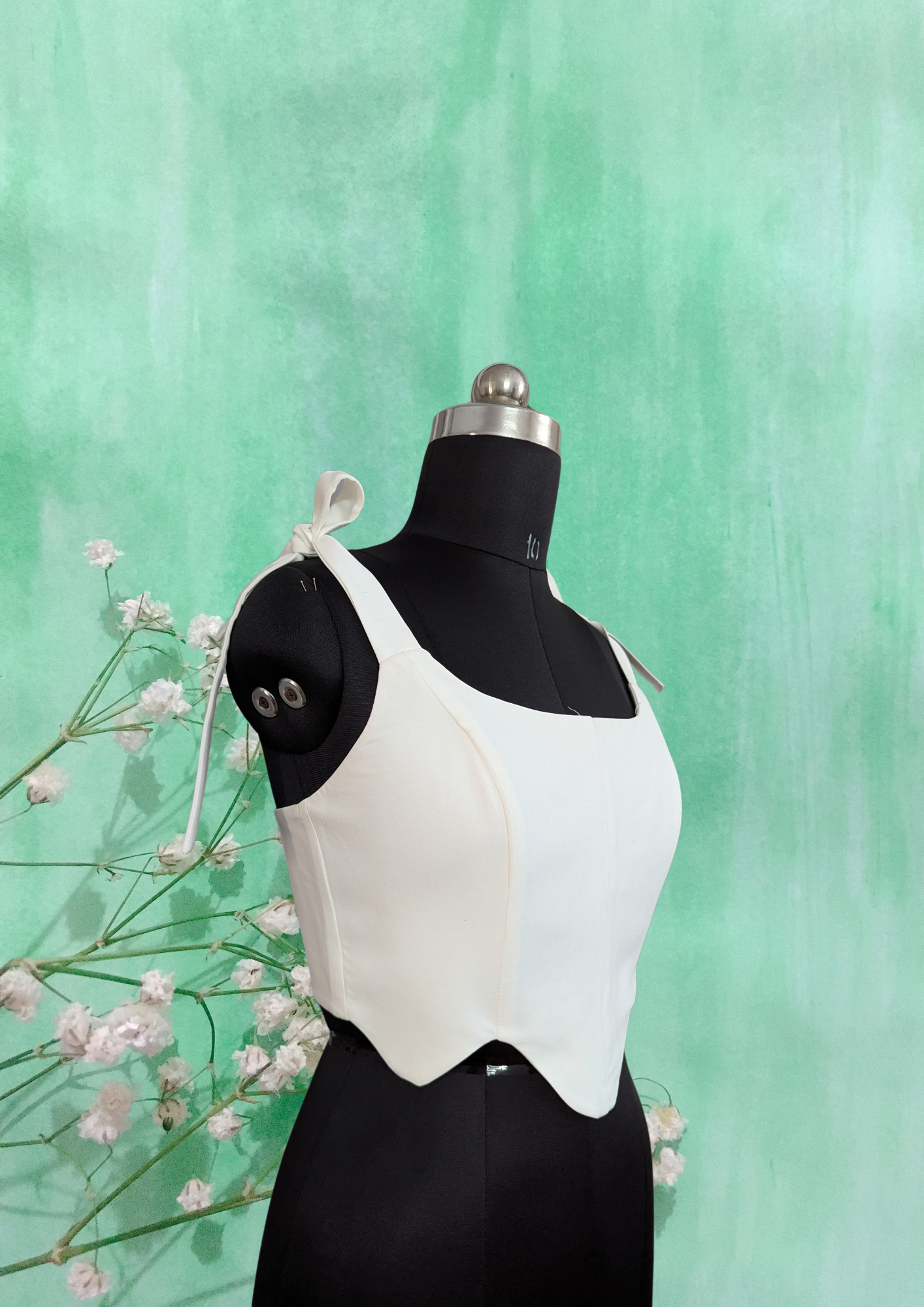 C-Drama Inspired Modern Elegance : White Sweetheart Corset Top with Tie-Strap Detailing – BASIC
