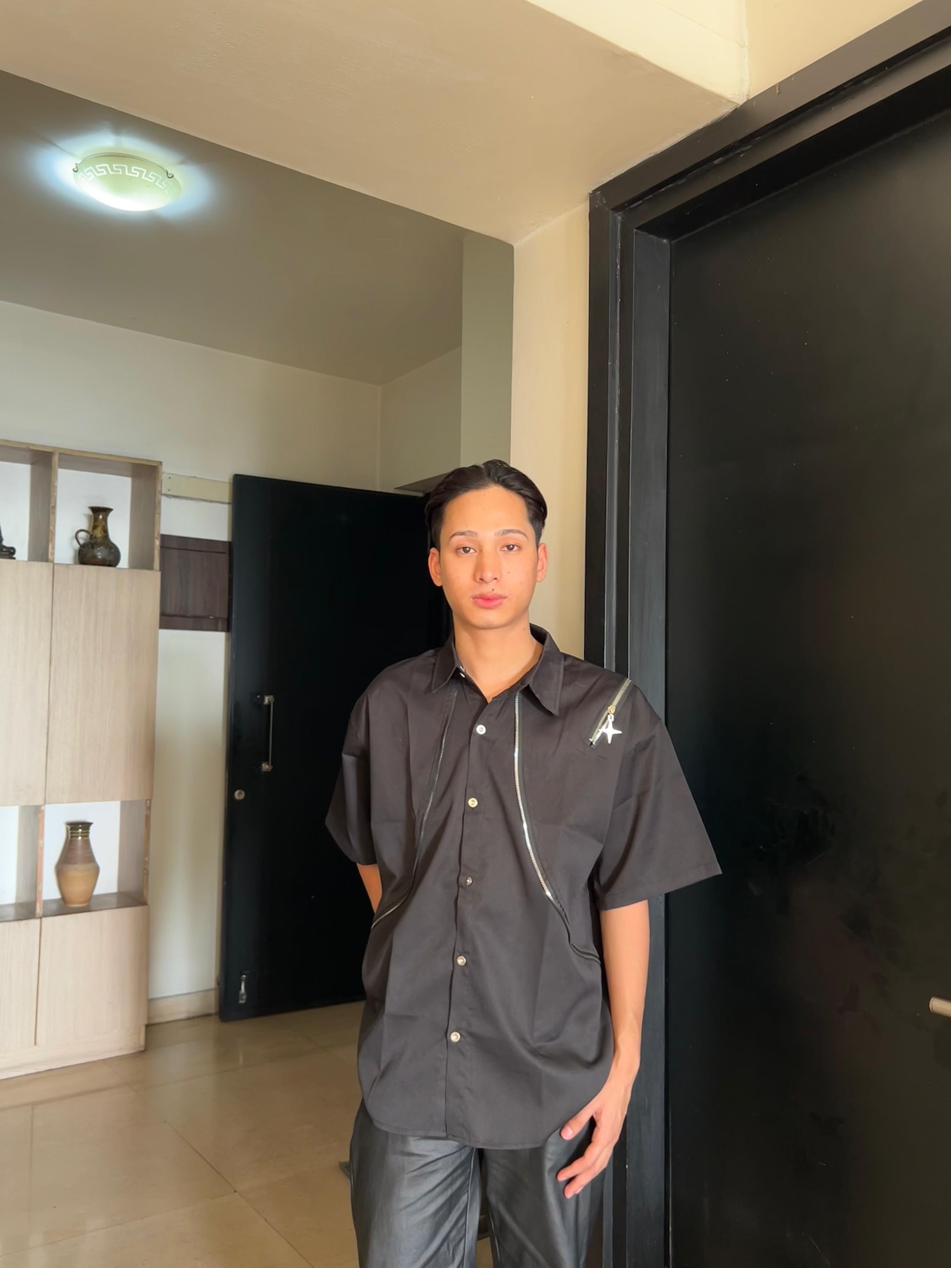 C-Drama Street Style Elegance - Black Asymmetric Zipper Detail Shirt - BASIC