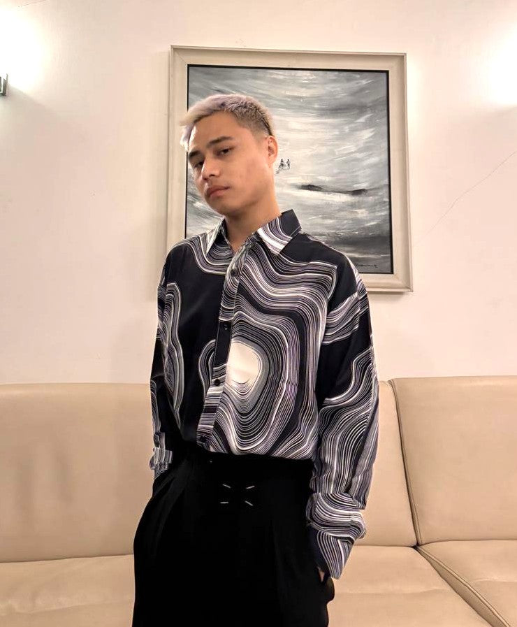 J-Drama Monochrome Mood : Black Shirt with Abstract Line Print – BASIC