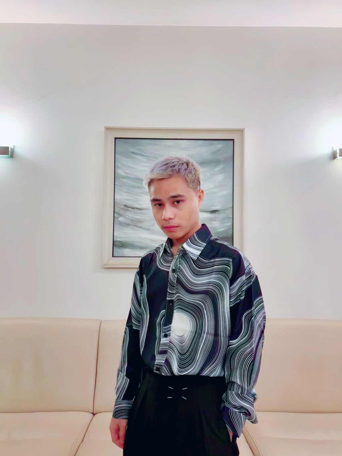 J-Drama Monochrome Mood : Black Shirt with Abstract Line Print – BASIC