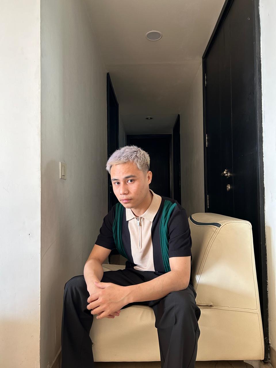 C-Drama Inspired Retro Luxe Style - Colorblock Knit Polo Shirt with Zipper Detail – BASIC