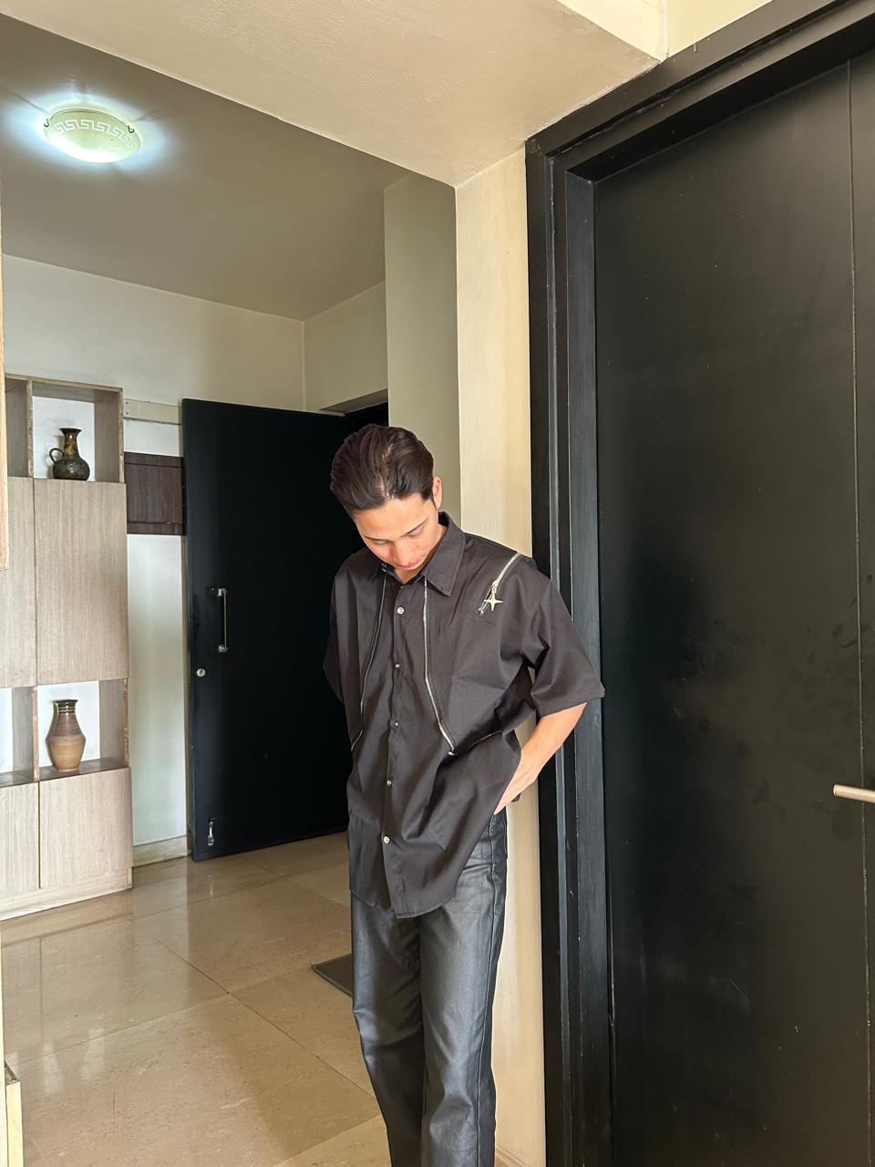 C-Drama Street Style Elegance - Black Asymmetric Zipper Detail Shirt - BASIC