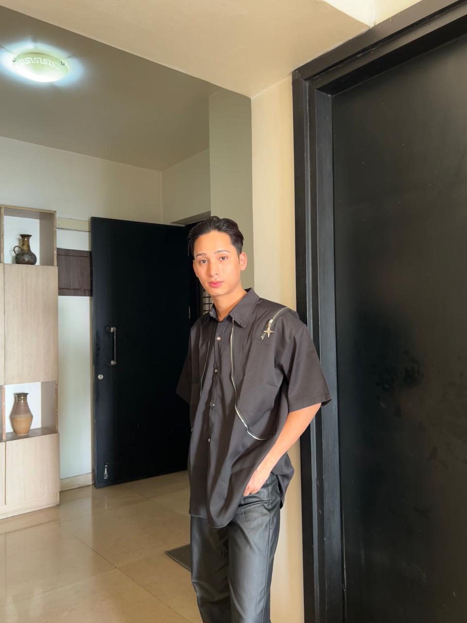 C-Drama Street Style Elegance - Black Asymmetric Zipper Detail Shirt - BASIC