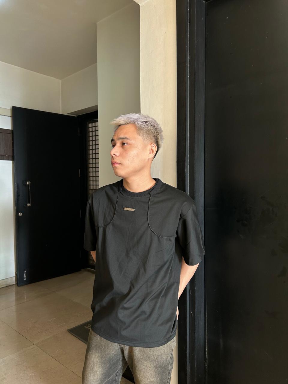 C-Drama Inspired Streetwear Elegance : Black Double Collar T-Shirt with Minimal Detailing – BASIC