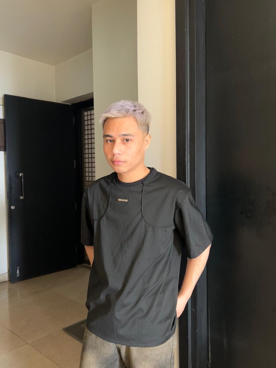 C-Drama Inspired Streetwear Elegance : Black Double Collar T-Shirt with Minimal Detailing – BASIC