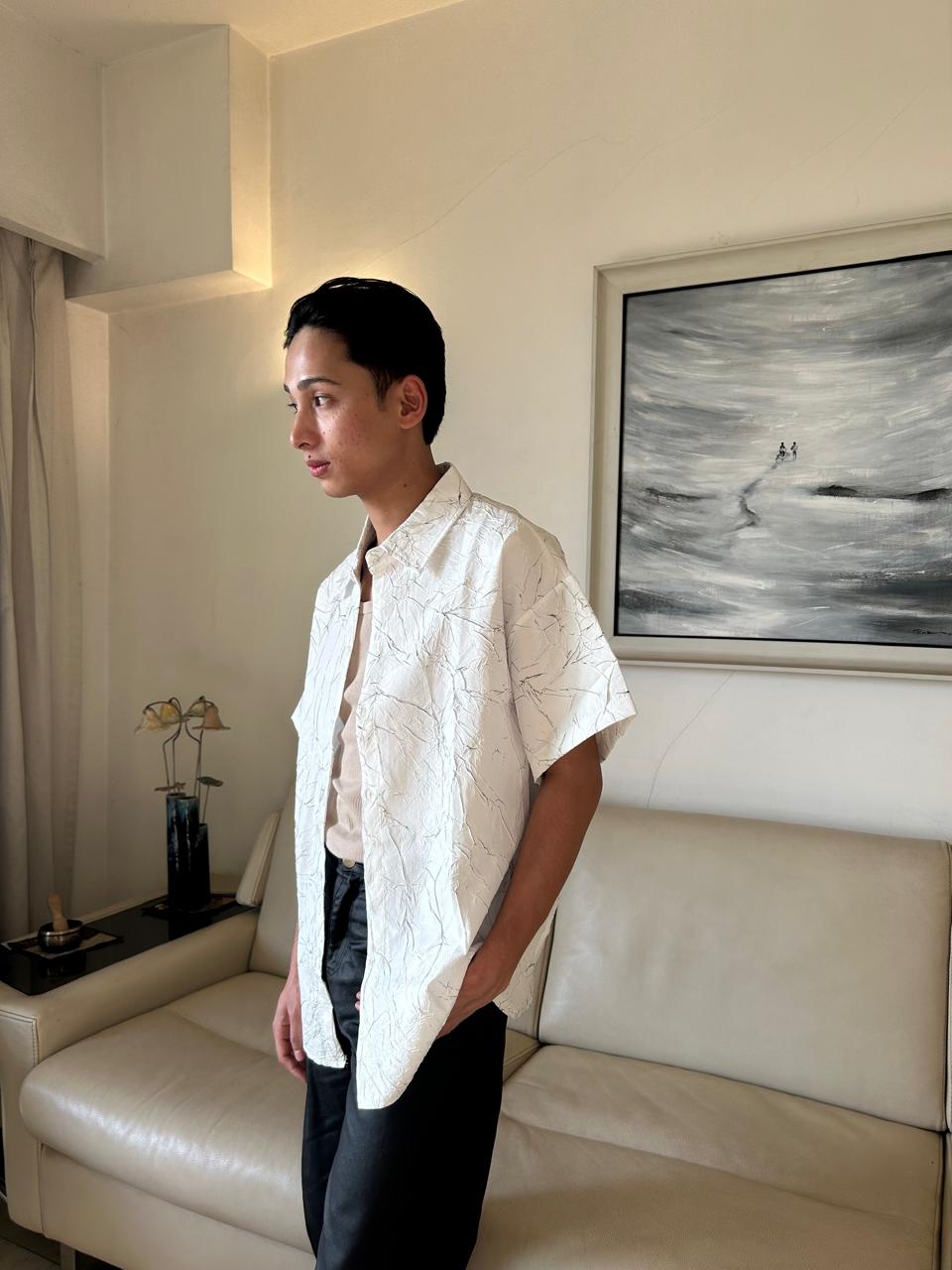 C-Drama Inspired Modern Elegance - White Textured Short-Sleeve Shirt with Marble-Inspired Print – BASIC